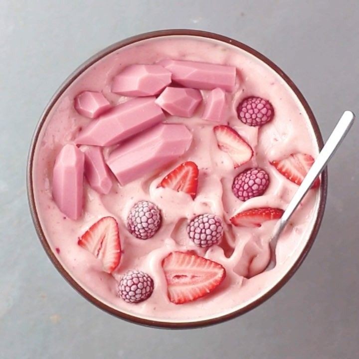 strawberry smoothie bowl